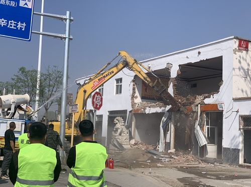 现场图曝光 通州这镇出动200余人拆除7666㎡违建月饼厂